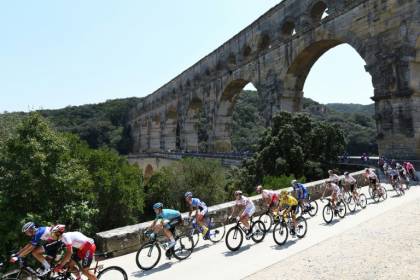 le peloton boosté par la perspective du Tour.jpg