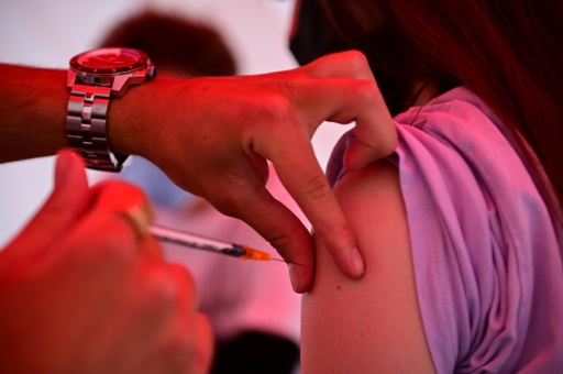 Après les annonces de Macron, des centaines de milliers de candidats à la vaccination