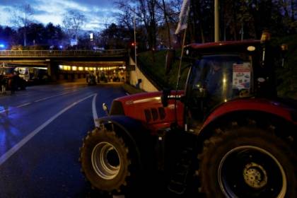opérations escargots et blocages par des tracteurs en Ile-de-France vendredi.jpg