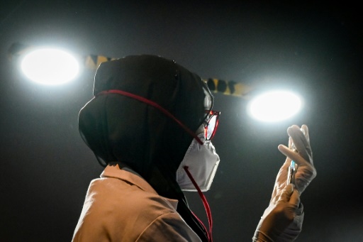 Covid : la lenteur de la vaccination pourrait coûter 2.300 milliards de dollars de PIB mondial, selon une étude