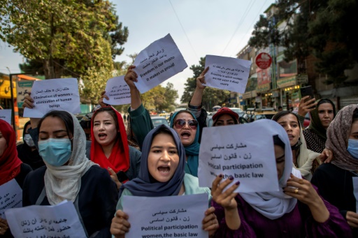 Travail, éducation : l'angoisse des Afghanes face aux restrictions des talibans
