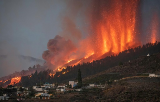 Espagne : un volcan entre en éruption aux Canaries