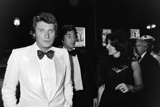 "Que je t'aime" : statue et concert, une journée d'hommages à Johnny