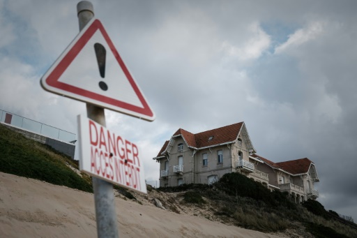 Face à l'avancée de l'océan, des petites villes du sud-ouest français prêtes à battre en retraite
