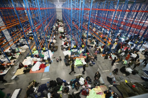 Bélarus : les migrants de la frontière évacués vers un centre d'accueil