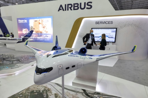 Airbus frappe fort au premier jour du salon aéronautique de Dubaï