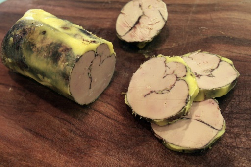 Foie gras banni des réceptions dans les villes écologistes : débat avec les fêtes