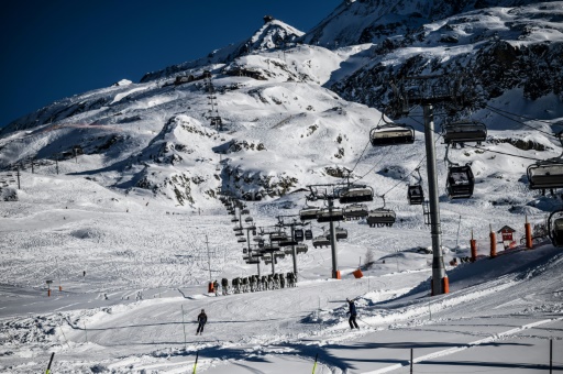 La grande machine du ski reprend enfin, grippée par le manque de saisonniers