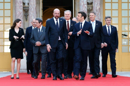 L'UE en sommet à Versailles exclut une adhésion rapide de l'Ukraine