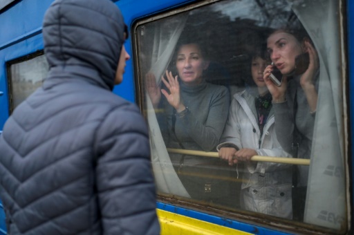Ukraine : l'armée russe bombarde Kharkiv et resserre l'étau sur Kiev