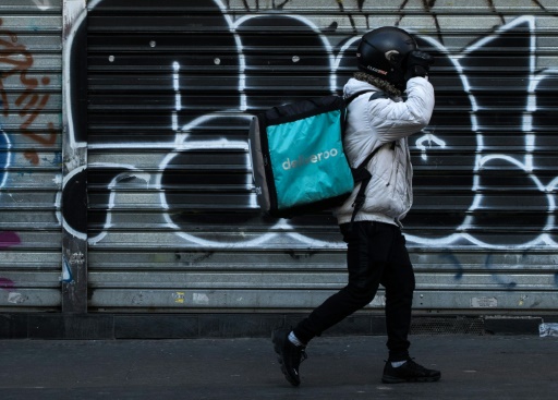 La justice inflige une amende record à la plateforme Deliveroo pour "travail dissimulé"