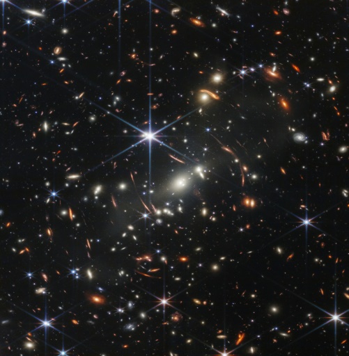 La première image du télescope James Webb dévoile le tout jeune Univers