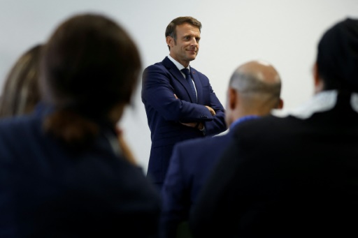 Législatives : bousculé sur sa gauche, Macron investit le terrain sécuritaire