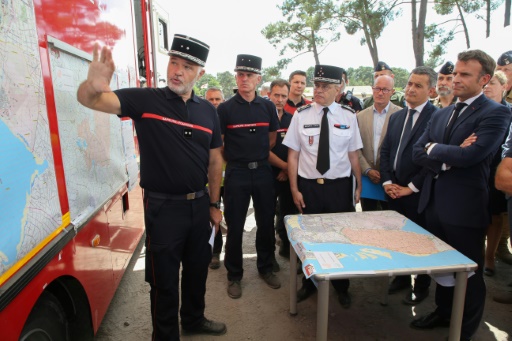 A La Teste-de-Buch, Macron promet des avions supplémentaires contre les feux