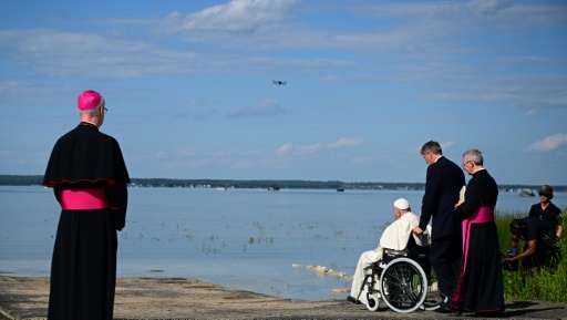 Canada : après les excuses, le pape sur les lieux d'un pélerinage sacré pour les autochtones
