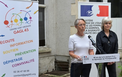 Borne annonce la création d'un poste d'"ambassadeur aux droits LGBT+"