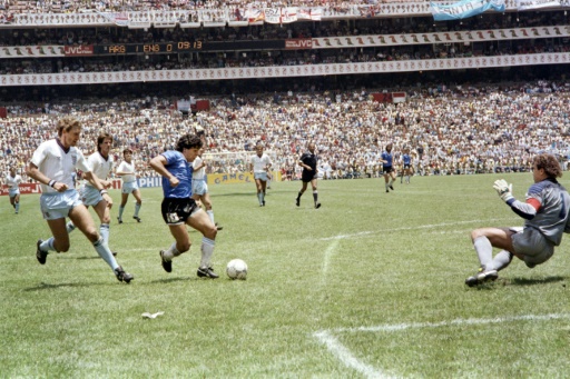 Maradona : le ballon touché par la "main de Dieu" aux enchères