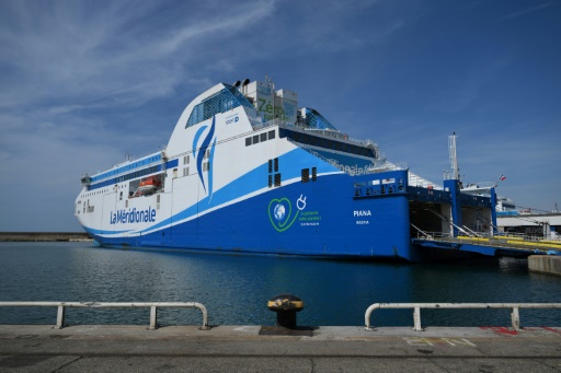 Un ferry "zéro particule", "totalement novateur" contre la pollution, dévoilé à Marseille
