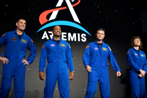 Une femme et un Afro-Américain iront autour de la Lune en 2024, une première