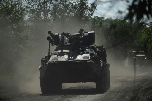 L'Ukraine mène des "combats acharnés" contre les Russes qui avancent dans l'est