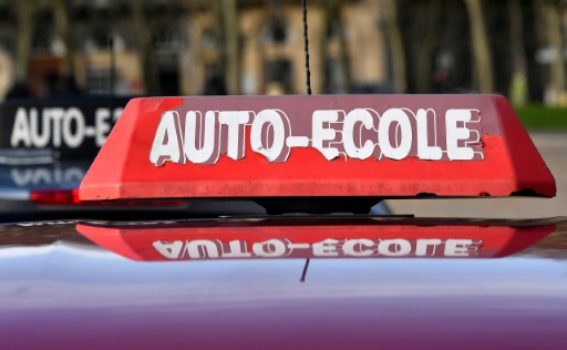 Le gouvernement va permettre de prendre le volant seul dès 17 ans