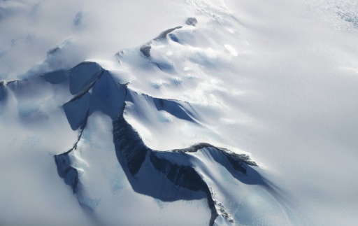 Sous la glace de l'Antarctique, un immense paysage caché