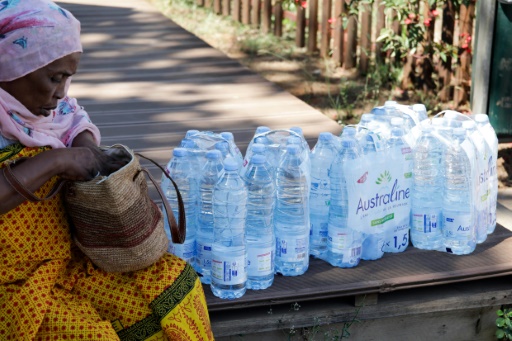 Crise de l'eau à Mayotte : la distribution des bouteilles étendue à toute la population