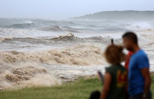 Le cyclone Belal est arrivé sur La Réunion, en alerte maximale