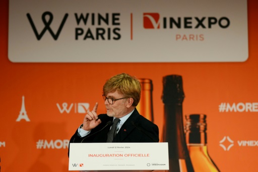 Des vignerons du monde entier à Paris pour séduire les acheteurs