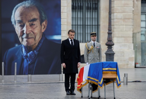 Macron rend hommage à Badinter, qui entrera au Panthéon