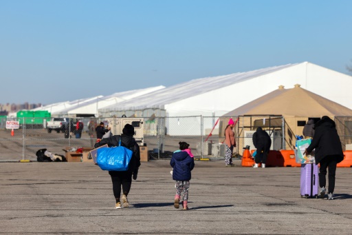 A New York, des migrants accueillis sous des tentes aux confins de la ville