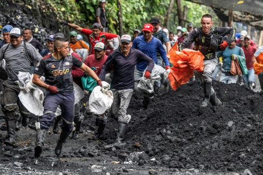 Poussières d'émeraude en Colombie: la chimère des mineurs artisanaux