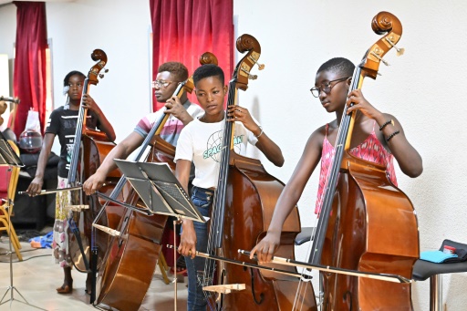 Côte d'Ivoire : le "projet fou" d'un orchestre philarmonique d'enfants en zone rurale