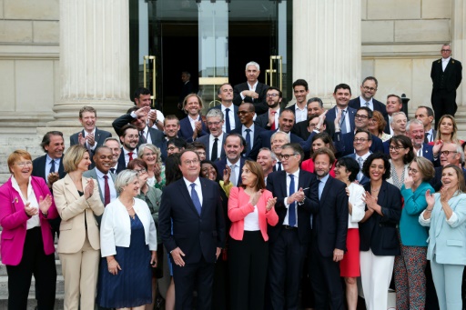 La gauche met "solennellement" en garde Macron contre le maintien d'Attal à Matignon