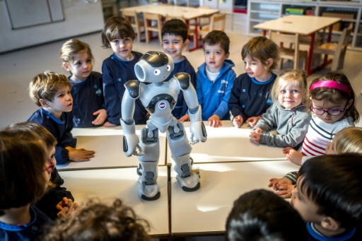 Dans une crèche suisse, un robot venu d'ailleurs parle aux enfants