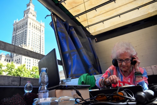 A 85 ans, une DJ polonaise se joue des clichés sur les séniors