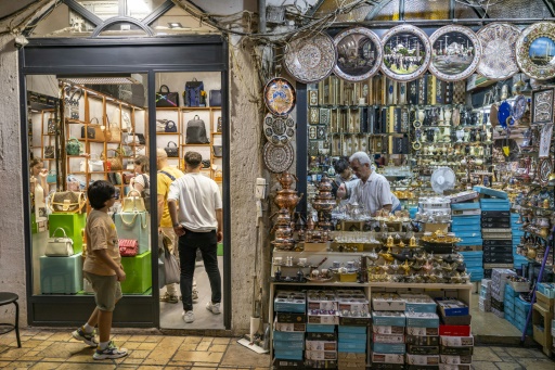 Noyé sous la contrefaçon, le Grand Bazar d'Istanbul craint de perdre son âme