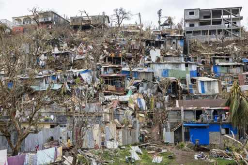 Mayotte : dix jours après le cyclone, journée de "deuil national" en France