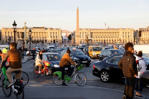 Le climat est tendu sur la route entre automobilistes, deux-roues et piétons, selon un sondage