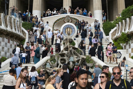 "Ce n'est pas viable" : Barcelone cherche la clé pour réguler le surtourisme