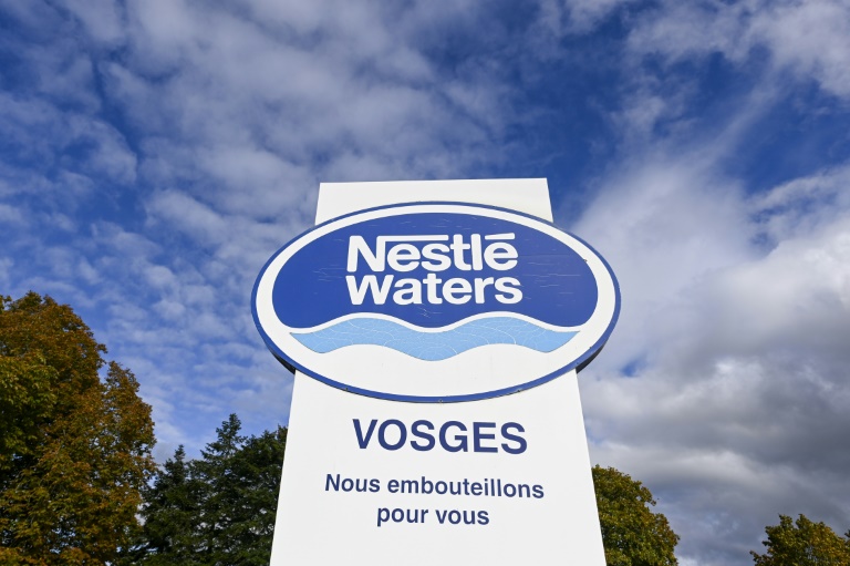 Eaux minérales altérées : deux enquêtes ouvertes à Paris visant Nestlé et Sources Alma