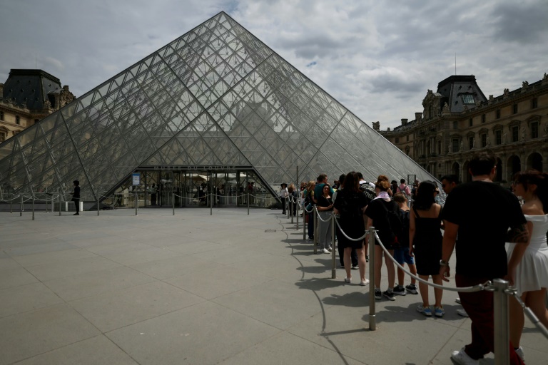 Inondations, avaries, vétusté : le Louvre mal en point, alerte sa présidente