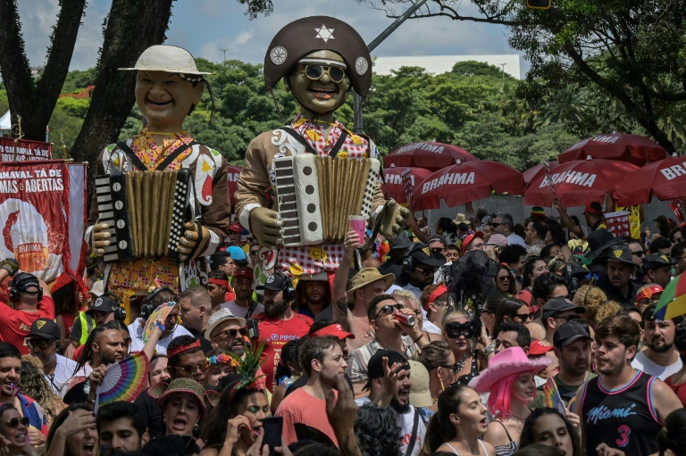 Au Brésil, le carnaval de Sao Paulo tente de sortir de l'ombre de Rio