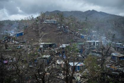 Des cabanes de tôles déjà reconstruites à Cavani, quartier pauvre de Mamoudzou, à Mayotte, le 2 janvier 2025