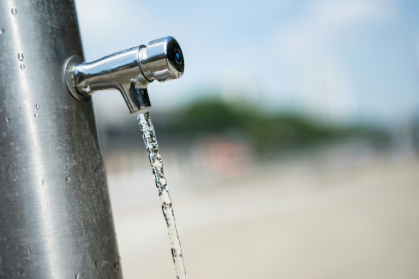 Ils ont aussi mesuré la présence de microplastiques d'une eau en robinet de Toulouse, celle-ci s'avérant plutôt élevée