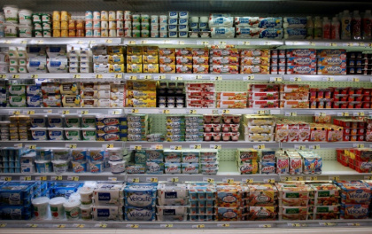 Présent, selon Foodwatch, dans plus de 6.000 produits et notamment ceux dits allégés comme certains sodas sans sucres, yaourts 0% ou encore chewing-gums, l'aspartame, autorisé depuis 1988 en France, suscite des débats quant aux risques pour la santé