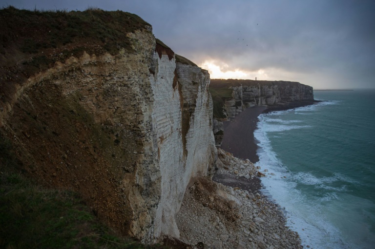 Accès restreint aux falaises d'Etretat : "il fallait bien qu'on en arrive là un jour"