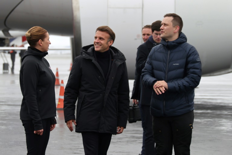 Macron au Groenland exprime la solidarité européenne et critique les visées de Trump
