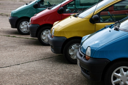 Voitures Renault Twingo à Chambley-Bussières (Meurthe-et-Moselle) en août 2023 - SEBASTIEN BOZON (AFP) Voitures Renault Twingo à Chambley-Bussières (Meurthe-et-Moselle) en août 2023 - SEBASTIEN BOZON (AFP)