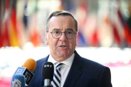 Le ministre allemand de la Défense, Boris Pistorius, fait une déclaration à son arrivée à une réunion du Conseil de défense au siège de l'UE à Bruxelles, le 20 mai 2025 - JOHN THYS (AFP) Le ministre allemand de la Défense, Boris Pistorius, fait une déclaration à son arrivée à une réunion du Conseil de défense au siège de l'UE à Bruxelles, le 20 mai 2025 - JOHN THYS (AFP)